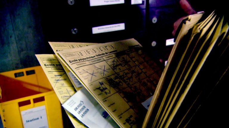 La PosteLes enveloppes pour le courrier interne à l'EPFL à l'EPFL